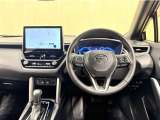 上質で落ち着いた印象のインパネ周りです。各操作スイッチ類も使いやすいよう配置されています。