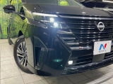 【LEDヘッドライト】悪天候や夜間走行時も良好な視界を確保し安心して運転できる高輝度LEDヘッドライトを装備!点灯速度が早く、消費電力も抑えられています。