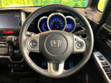 【純正革巻きステアリング】上質な革を使用することで、手にしっかり馴染みとても運転しやすいハンドルです♪