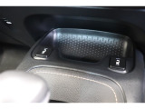 シートヒーターは、エアコンで車内を温めるよりも早くシートが温まるので、寒い季節も快適になります。