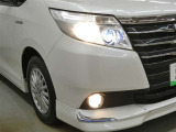 LEDヘッドライトです。デザイン性がよくとても明るいので、夜間の走行や悪天候でも安心です。しかも長寿命!