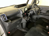 前方の見通しが良いすっきりした視界、誰でも扱いやすく運転できます。疲れにくく安心ドライブを更に快適なものにします!