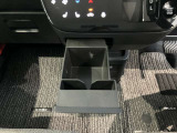 運転席側にドリンクホルダーあります!運転中でも手が届きやすい位置にあって便利です♪