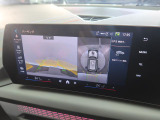 【アラウンドビューモニター】バックカメラに加え、360度のカメラで駐車も楽々。駐車が苦手な方でも安心してお乗りいただけます。