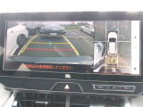 パノラミックビューモニター&バックモニター♪車両の前後左右に搭載した4つのカメラの映像を合成し、車を真上から見ているような映像を表示♪