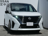 アダプティブLEDヘッドライト。フロントカメラで前方の状況を検知し対向車や先行車に眩しい思いをさせることなく必要なところだけを遠くまで照射します。