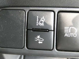【PCS(プリクラッシュセーフティーシステム】・・・進路上の車両を前方センサーで検出し、衝突の可能性が高いと判断したときに、警報やブレーキ力制御により運転者の衝突回避操作を補助します。