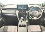 高いホールド性で運転姿勢が安定します。長距離ドライブでも疲れにくいのが魅力です。快適なドライビングライフをお送りください♪