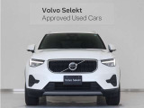 ボルボXC40は、よりスマートに、より大胆に生まれ変わりました。刷新されたフロントフェイス、先鋭的な躍動感を感じさせるスタイリング。SUVの姿を体現するプロポーションは力強さに溢れた佇まいを見せます。
