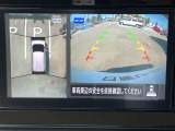 アラウンドビューモニター装備!空から見ているような映像によって不慣れな場所での車庫入れや縦列駐車等はもちろん狭い道でのすれ違いも安心♪