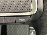 Dassist切り替えステアリングスイッチでシーンに合わせて2つの走行モードの切り替えが可能!加速したい時に便利なパワーモード。燃費重視のスマートな走りのエコモード。