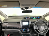 【前方視界】開放的な前方視界!運転がしやすく疲れにくいです♪窓が大きく、見通しがとっても良いおクルマですよ♪