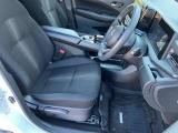 足元周りも広々していて長時間快適に運転できそうです。