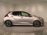 スーパーUVカット・IR〈赤外線〉カット機能付フロントドアグリーンガラス&UVカット機能付プライバシーガラス(リヤドア・バックドア)