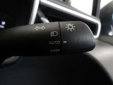 オートライト機能装備です!車外の明るさに応じて、自動的にライトの点灯・消灯をしてくれます♪