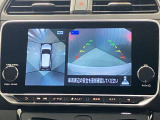 【アラウンドビューモニター】車を上から見下ろしているかのような映像で周囲の状況がひと目で確認、狭い駐車場に駐車するときも安心です♪