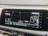 見やすく鮮明な大画面ナビゲーションを搭載。詳細な地図表示とスムーズな案内で、初めての場所でも安心して運転できます。
