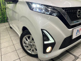 【LEDヘッドライト】悪天候や夜間走行時も良好な視界を確保し安心して運転できる高輝度LEDヘッドライトを装備!点灯速度が早く、消費電力も抑えられています。