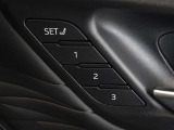 運転席のパワーシートは3名様分までメモリー機能付きです。