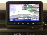 バックモニター付きで、車庫入れやバック時の後方確認をサポート。