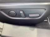 運転席は電動シートです。