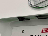 バックカメラ ナビゲーション等を装着した場合には車両の前後左右に搭載した4つのカメラにより、車庫入れや狭い道でのすれ違いをしっかりサポートするパノラマモニター対応カメラが付いてます