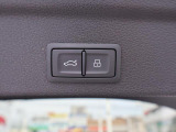 Audi正規ディーラーが高品質をお約束。高度な訓練・教育を受けたAudi専任メカニックが、100項目にもおよぶ精密な点検を実施いたします。すべてをクリアしたAudi車だけが、あなたのお手元に届けられるのです。
