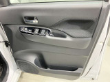 窓の開閉もスイッチひとつで簡単!駐車券を取るときもラクラク★