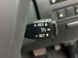 高速道路で便利な【クルーズコントロール】も装着済み。アクセルを離しても一定速度で走行ができる装備です。加速減速もスイッチ操作でOKです。