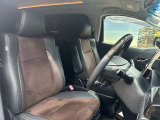 運転席も広々としており運転しやすい環境を実現しています☆