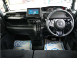 運転にかかわる様々な操作を安全に行えるように視点移動が少なく、操作性に配慮されたスイッチ類が凝縮されたコクピットです。