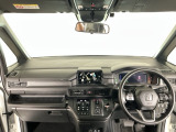 【前方視界】開放的な前方視界!運転がしやすく疲れにくいです♪窓が大きく、見通しがとっても良いおクルマですよ♪