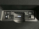 高速道路で便利な【ETC2.0】を装備しています。光ビーコン搭載で渋滞情報などナビゲーションと連動することで機能も充実いたします。他、観光施設に立ち寄るための高速料金割引サービス等もございます。