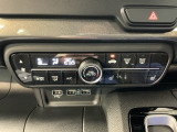 オートエアコンで、毎日のドライブを快適に。温度、風量を自動で調整し、理想的な車内環境を提供します。プラズマクラスター技術搭載の、フルオートエアコン。空気の浄化や脱臭に効果があります。