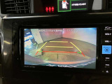 バックギアに入れると、このように後方が映し出されます!駐車の際とても安心!便利!最終確認はご自身の目と耳で必ず行ってください!