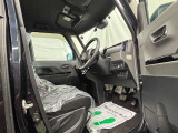 オイル・タイヤ交換などの日常整備などはもちろん、車検対応、事故や故障の修理対応など、様々な場面にてお客様をサポート致します。