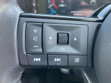 オーデイオやナビのコントロールができるスイッチ、運転中は手を放さず手元で操作可能なんです!