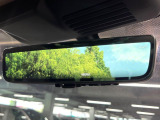 【デジタルルームミラー】後席の大きな荷物や同乗者で後方が確認しづらい時でも安心!カメラが撮影した車両後方の映像をルームミラー内に表示。クリアな視界で状況の確認が可能です!