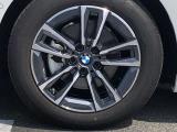 BMW純正17インチホイール。洗練されたデザインで、足元の個性を引き立てます。