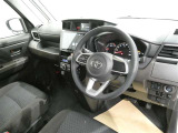 見通しのよいすっきりとした視界で、誰でも運転しやすいです。運転のしやすさは疲れにくさにも繋がりますよ♪