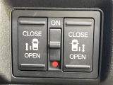【両側パワースライドドア】スマートキーや運転席のスイッチで後席両側スライドドアの開閉が可能♪電動だから力を入れてドアを開ける必要が無く、小さなお子様でも簡単に開け閉めでき快適です♪