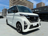 踏み間違え防止センサーが搭載されておりますのでもしもと時に緊急ブレーキを作動します。