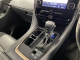 操作しやすいATシフトです♪シフトチェンジを気にしなくていいので運転だけに集中できますね!自然と手に届くところにある、手になじむ形状のシフトノブがいいですね♪