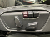 【メモリー機能付きパワーシート】運転手が代わってもボタン一つで設定ポジションに。常にご自身のドライブ設定が整います。