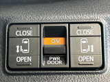 【両側パワースライドドア】スマートキーや運転席のスイッチで後席両側スライドドアの開閉が可能♪電動だから力を入れてドアを開ける必要が無く、小さなお子様でも簡単に開け閉めでき快適です♪