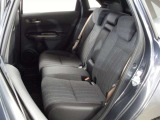 中古車をキレイで気持ちよくお乗りいただけるよう、エンジンルームからシートを外した洗浄まで、目に見えない部分も徹底的に洗浄しています!