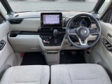 前席内装の全体像です。是非実車をご覧にお越し頂き実際にお座りください。