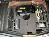 パンク修理剤とエアーコンプレッサーと車載工具も完備!!