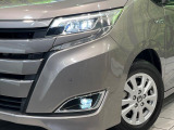 【LEDヘッドライト】悪天候や夜間走行時も良好な視界を確保し安心して運転できる高輝度LEDヘッドライトを装備!点灯速度が早く、消費電力も抑えられています。