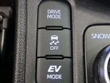 VSC(滑りやすい路面での横滑りを抑え車両の安定性を保つための機能)搭載ですが、雪道などから脱出する時はOFFすると脱出しやすくなる場合があります